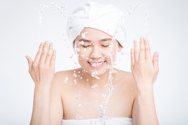 sữa rửa mặt cho da mụn